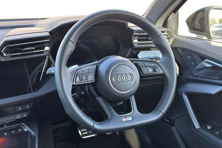 2025 Audi A3 Black Edition 35 TFSI  150 PS S tronic SUV PETROL Automatic