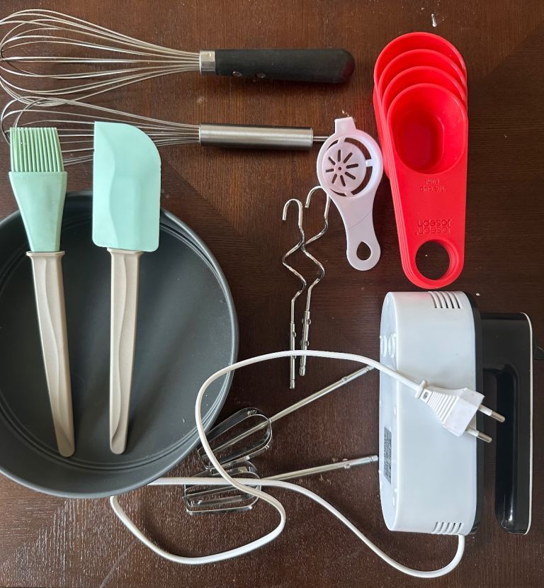 Kitchen Utensils & Bakeware Bundle – Used
