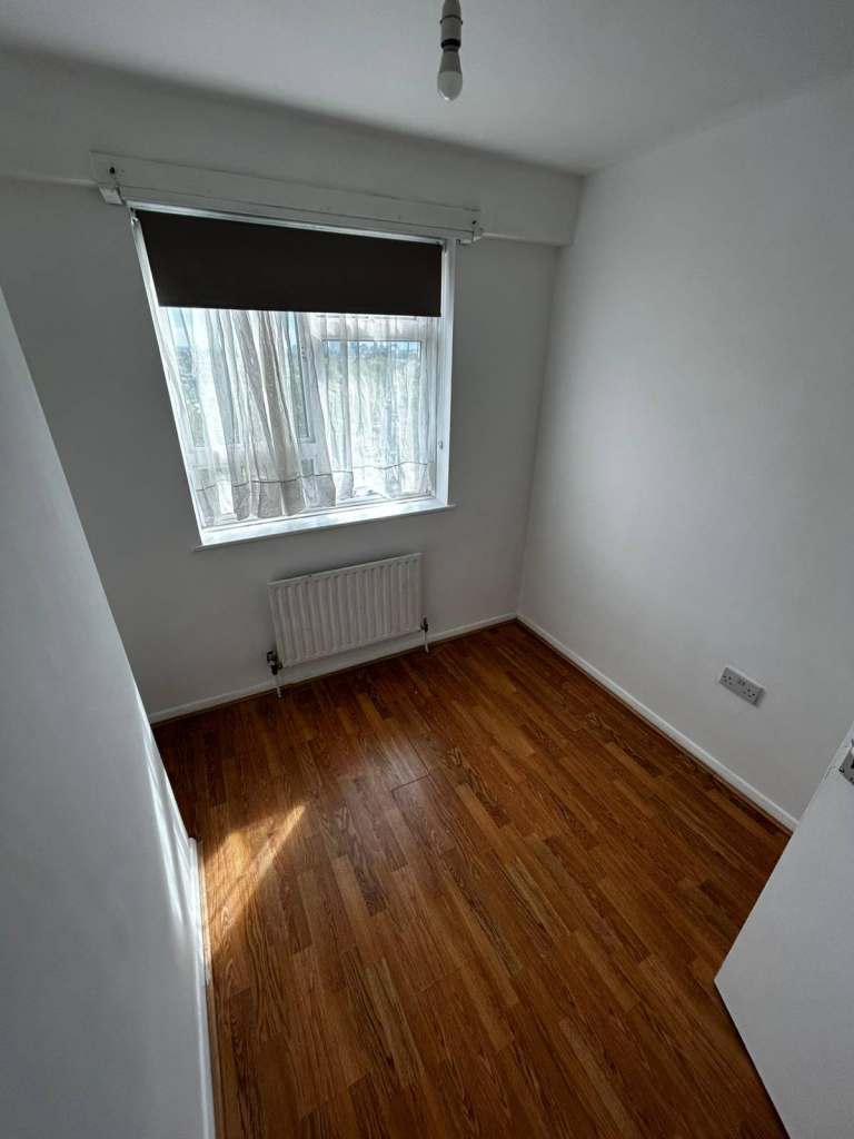 3 BED FLAT DONNINGTON ROAD WILLESDEN GREEN NW10