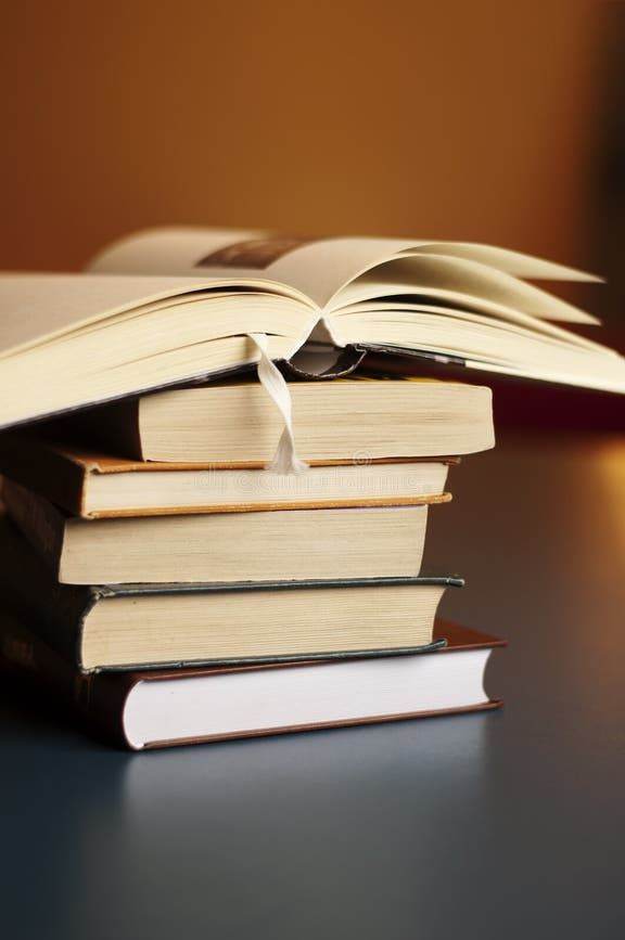 I'm looking for any books  in good condition ( not encyclopedia) thanks 