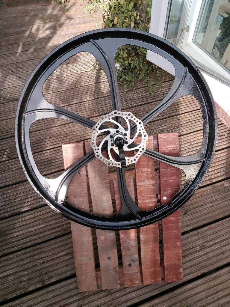 Front and rear 26" Alloy wheels 