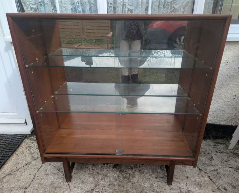 1960's 'TURNIDGE OF LONDON' DISPLAY CABINET!