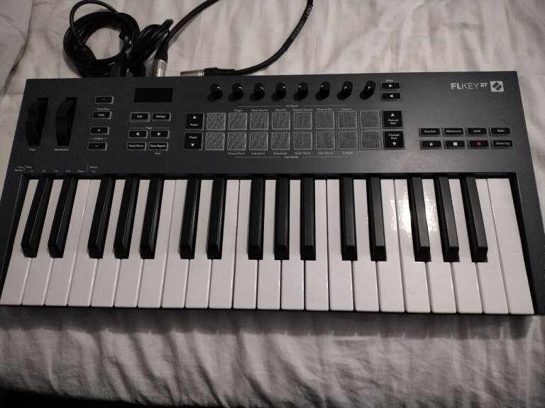 FLKEY 37 MIDI Keyboard Controller – Good Condition