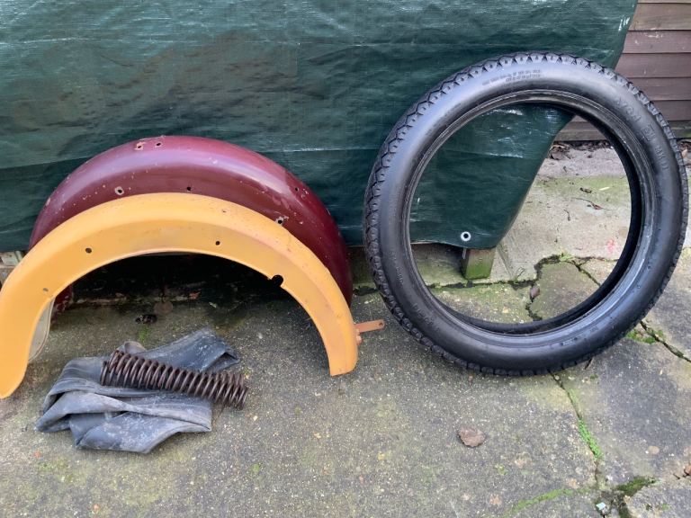 Motorcycle mudguards and tyre