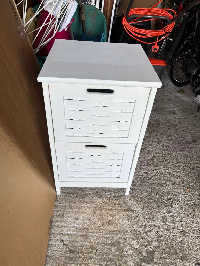 Chest of drawers/cupboard