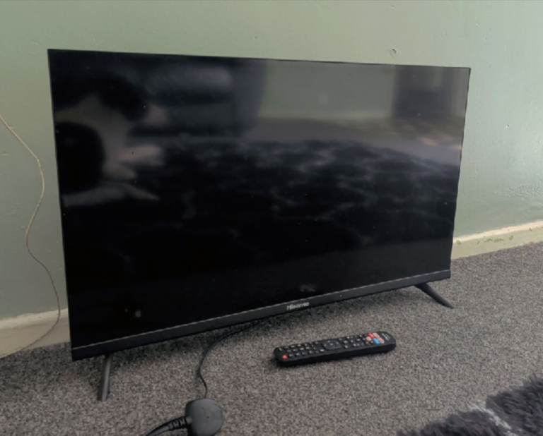 28 inch hisense smart TV 