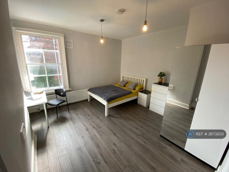 2 bedroom flat in Bath Street, Leamington Spa, CV31 (2 bed) (#2673203)