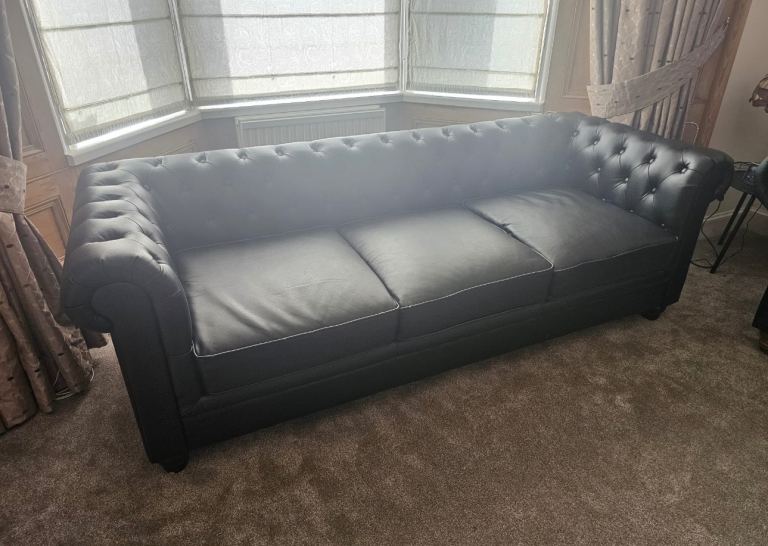 2 x Black Leather Chesterfield Style Sofa – Good Condition