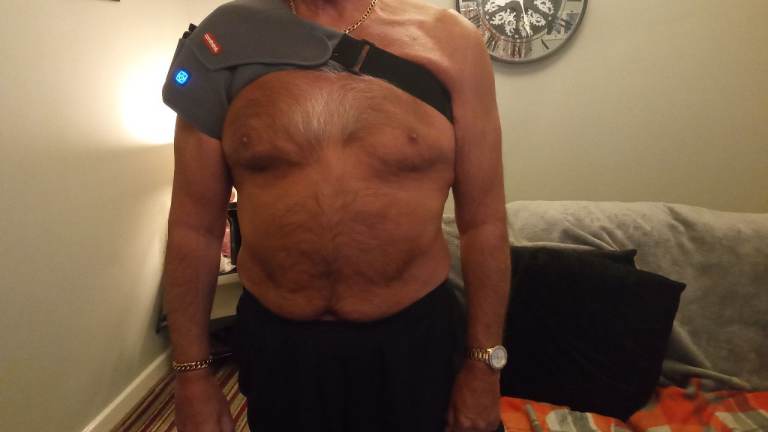 Portable heating shoulder brace.