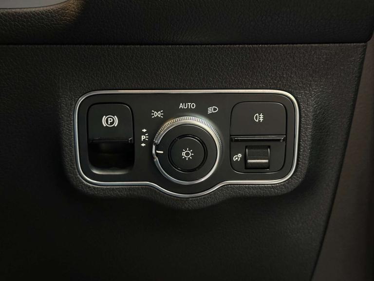 2021 Mercedes-Benz GLB 2.0 GLB 220 AMG Line Premium+ D 4Matic Auto 4WD 5dr SUV Diesel Automatic