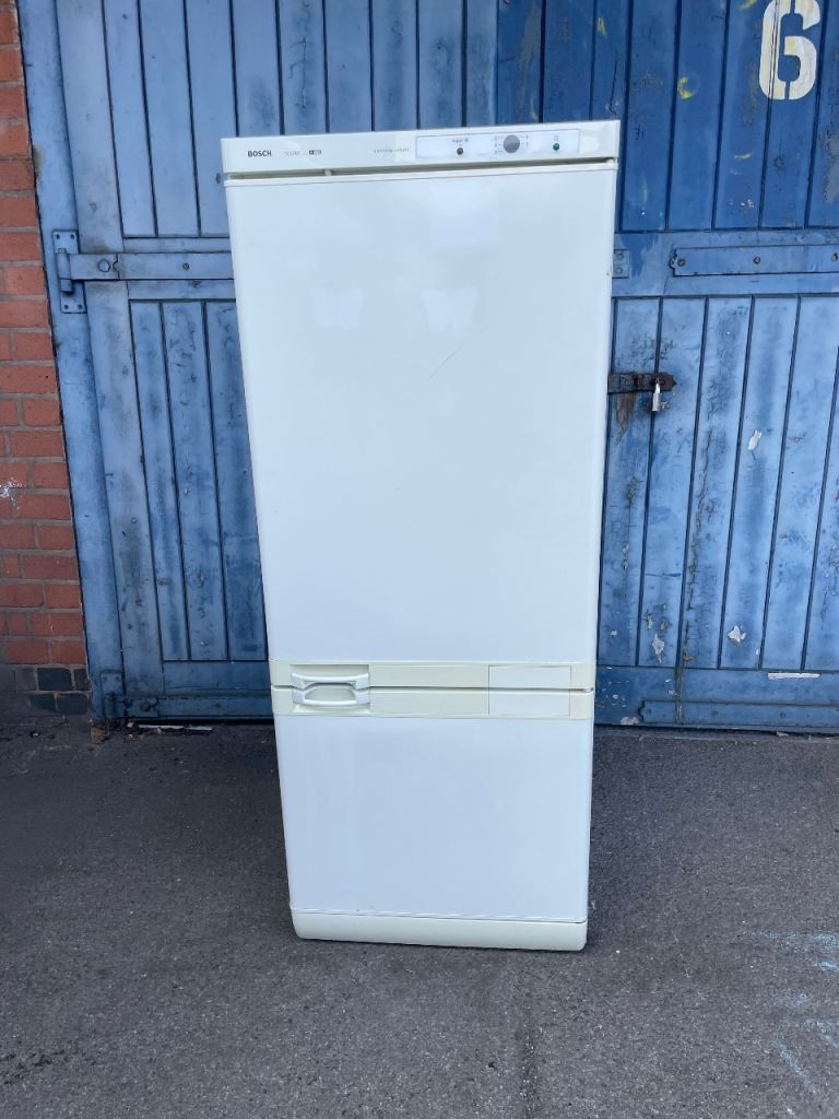 Bosch Fridge Frezzer KGV2604GB in White .