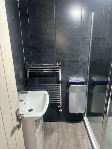 6 Bed Beautiful spacious house with drive 