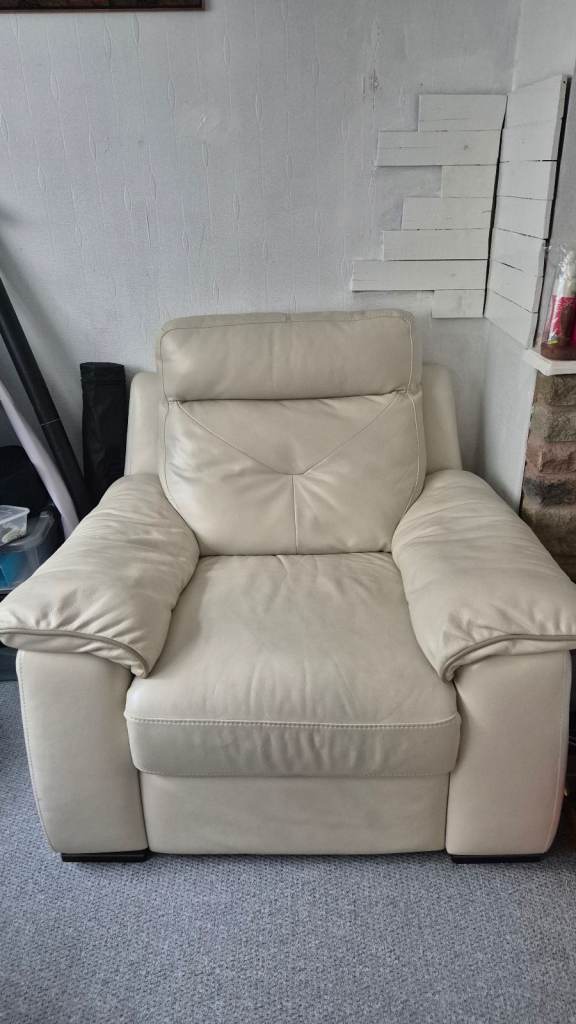 Cream Leather Recliner Armchair – Good Condition
