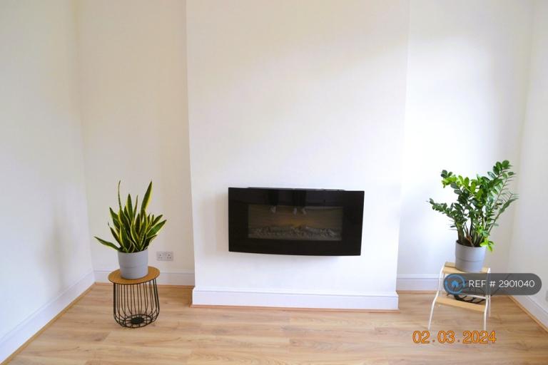 2 bedroom house in Wheatcroft Road, Rawmarsh, Rotherham, S62 (2 bed) (#2901040)