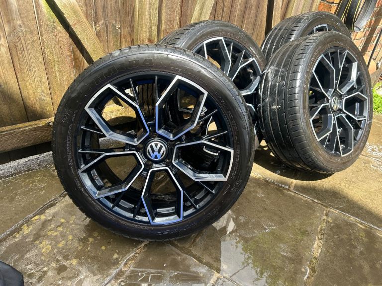 20” Alloy Wheels with Tyres