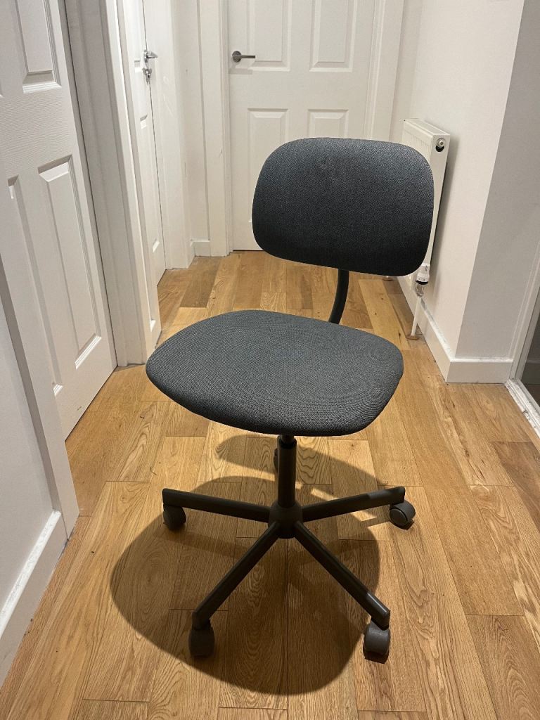 IKEA BLECKBERGET swivel chair