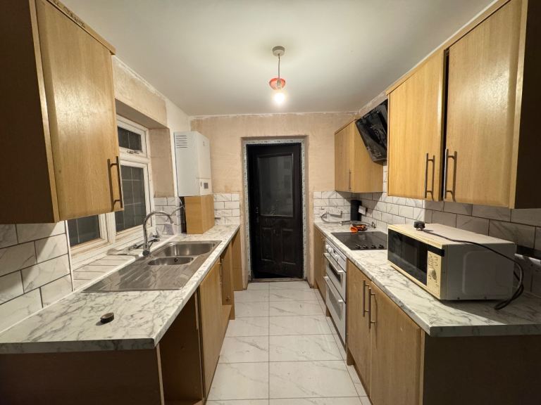 2 bedroom property to rent (Bills Inc)