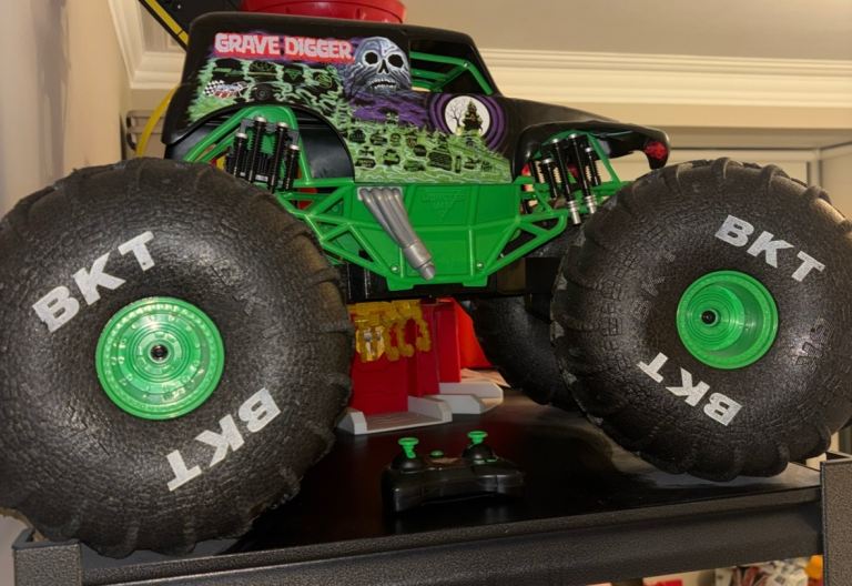 Monster Jam Mega Grave digger all terrain remote control car