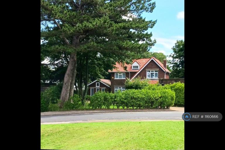 3 bedroom house in Marine Road East, Morecambe, LA4 (3 bed) (#1160666)