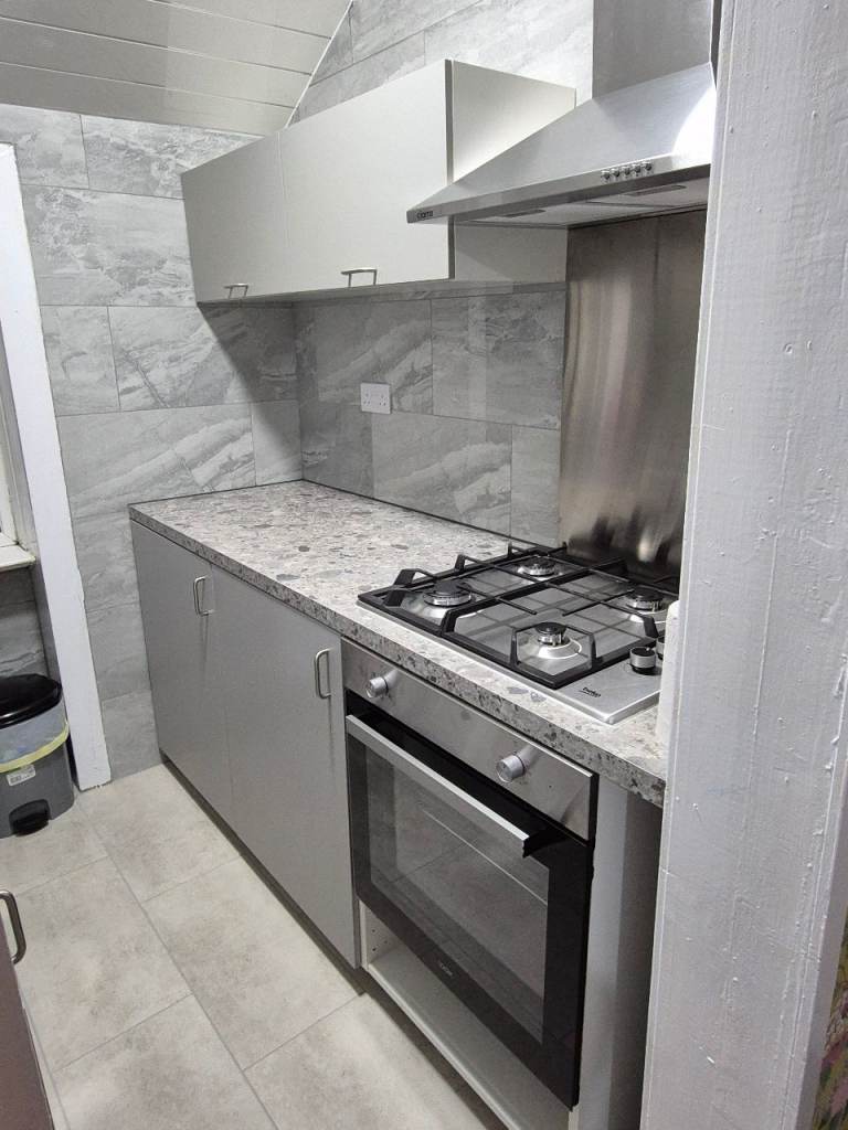 To let furnished 3 bedroom upper cottage flat