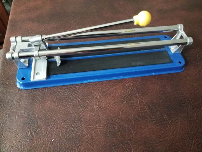 Tile cutter