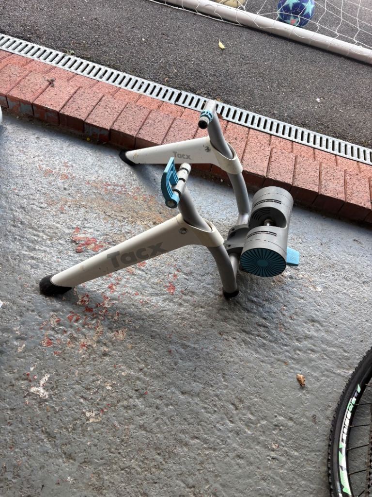 Tacx flow smart trainer 