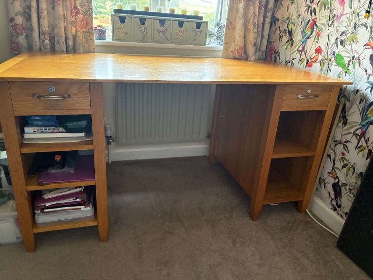 Solid Oak Wood Desk with Drawers and Shelves – Good Condition