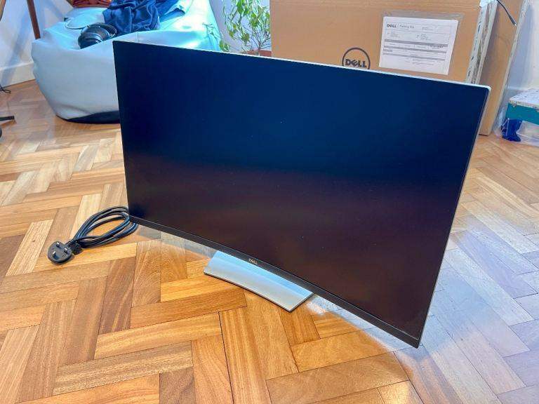 Dell 4K 32" Curved Monitor S3221QS
