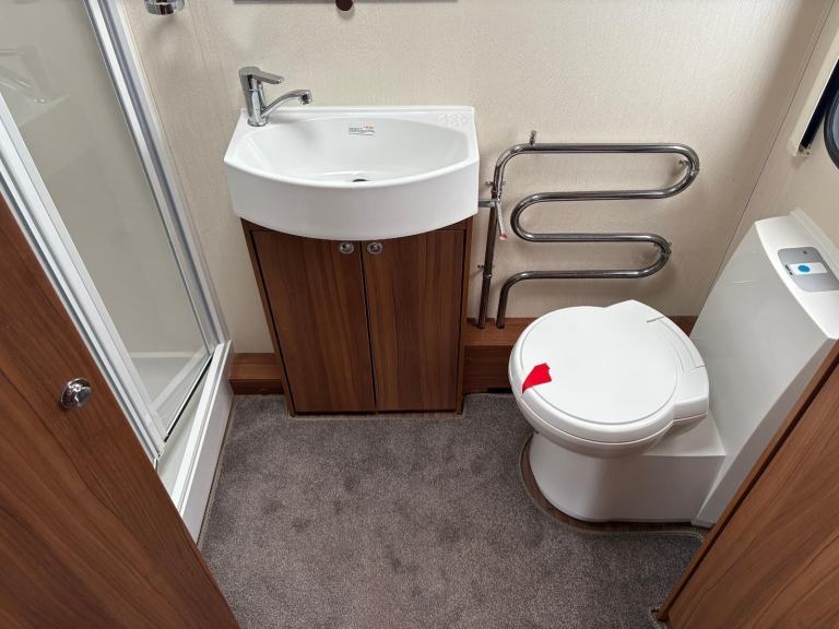 ELDDIS AFFINITY 530 - 3 BERTH CARAVAN + AIR CONDITIONING + MOTORMOVER