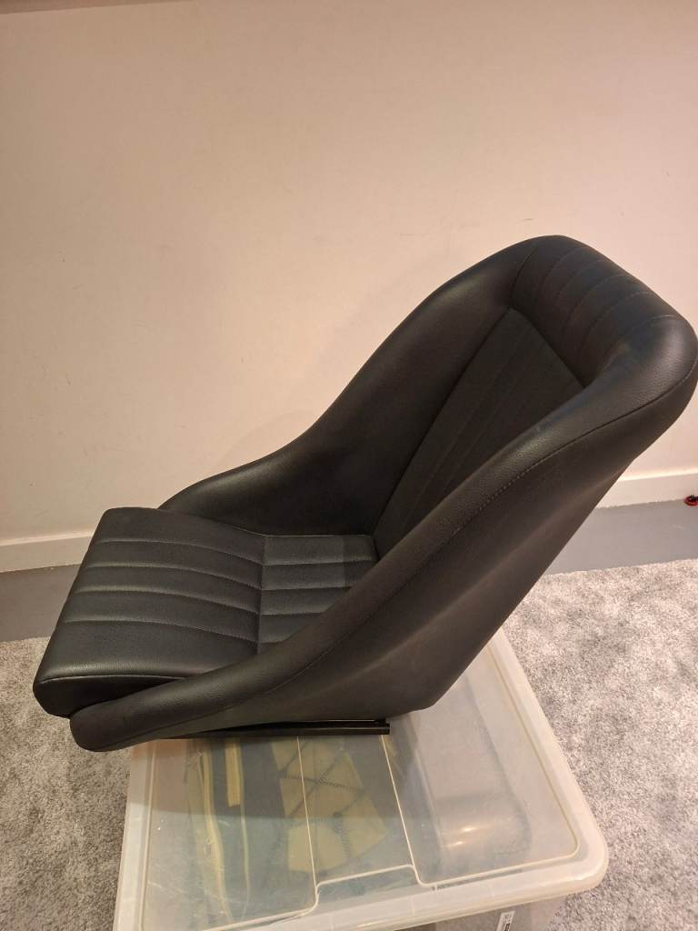 Cobre classic car seat with runners