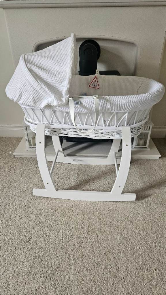 Moses basket with rocking stand immaculate 