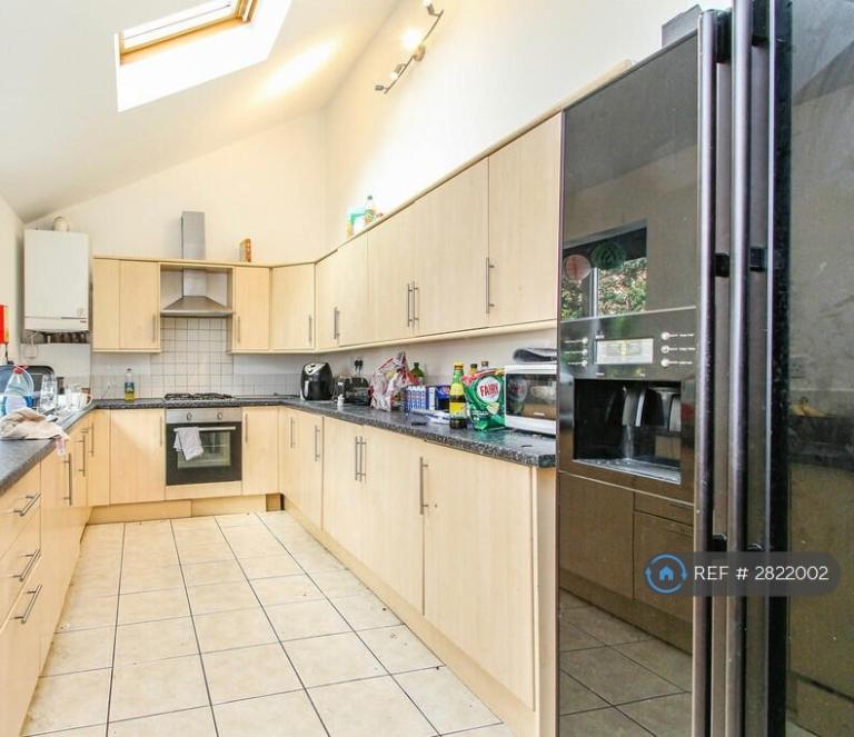 6 bedroom house in Elmsthorpe Avenue, Nottingham, NG7 (6 bed) (#2822002)