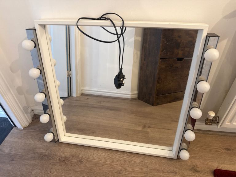 Hollywood mirror 