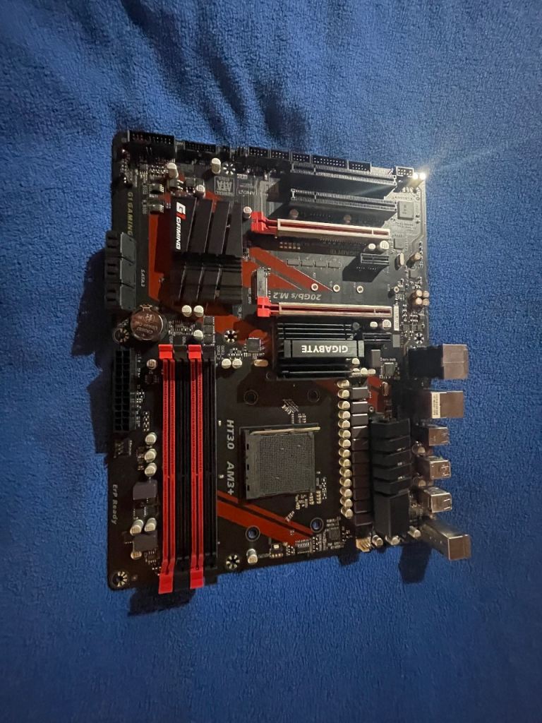 ASUS 970 PRO GAMING/AURA AM3+ Motherboard – Believed Unused