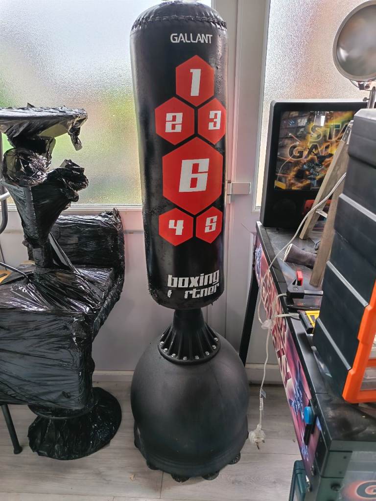 5ft Free Standing Punchbag £30 No Offers 