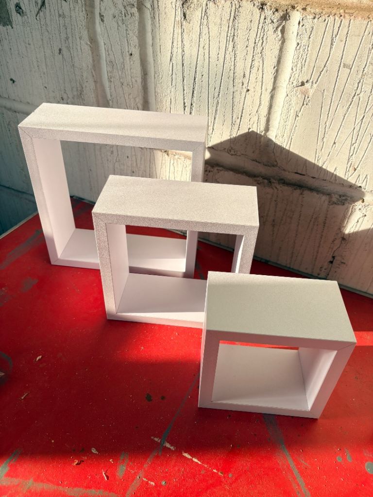 Set of 3 White Cube Shelves – Good as new Condition