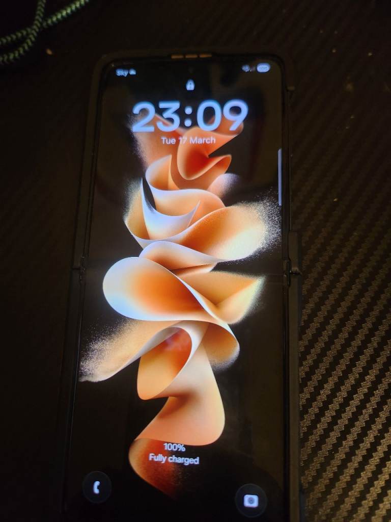 SAMSUNG GALAXY Z FLIP 3 5G 256 GB MOBILE PHONE GOOD AS NEW