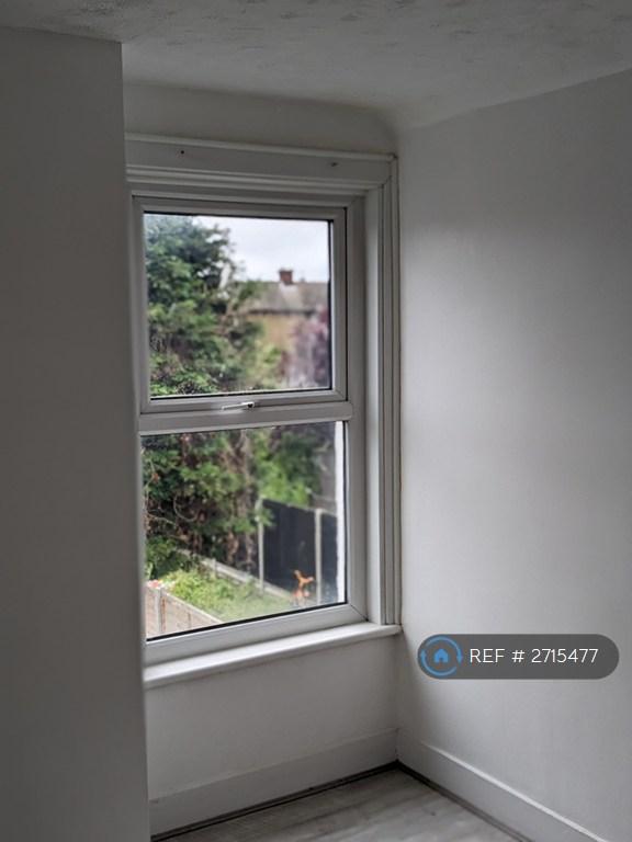 1 bedroom in Maple Street, Sheerness, ME12 (#2715477)