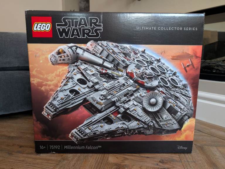 LEGO Star Wars 75192 Ultimate Collector Series Millennium Falcon