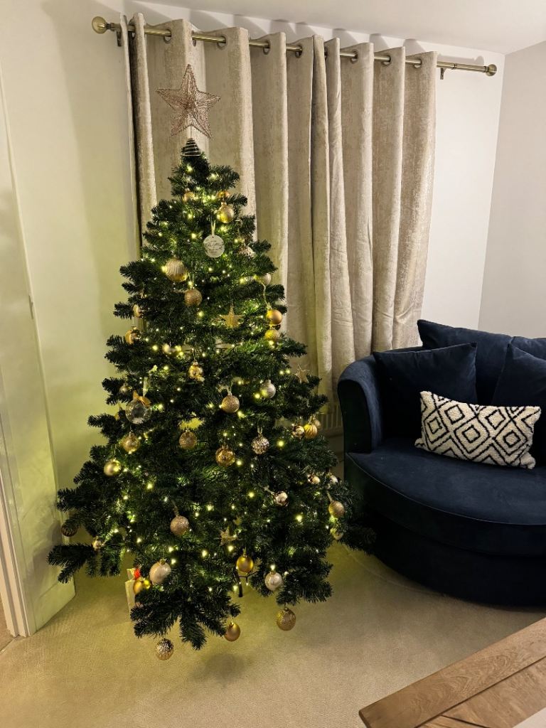 Christmas Tree World Arbor Vitae Fir – 6ft Artificial Christmas Tree