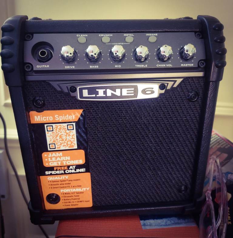 Line 6 Micro Spider battery powered guitar amplifier with great distortion + FX