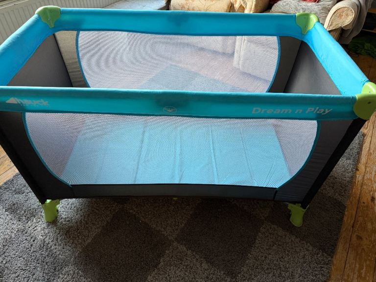 Travel cot/playpen