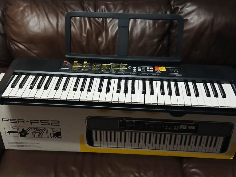 Keyboard YAMAHA PSR- F52 USED LIKE NEW