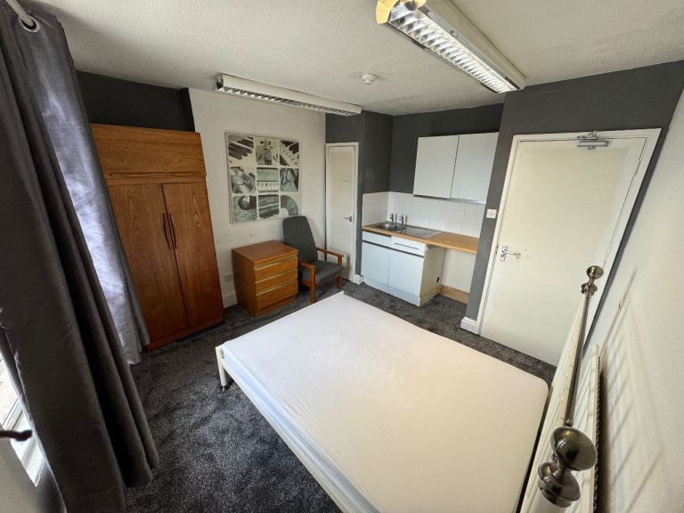 Double room in share house 