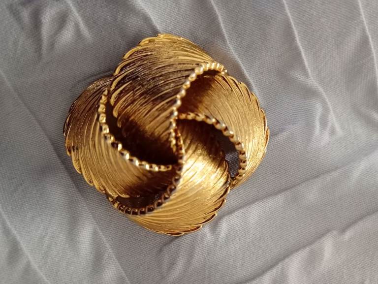 Rare Vintage Grosse Gold Plated Brooch