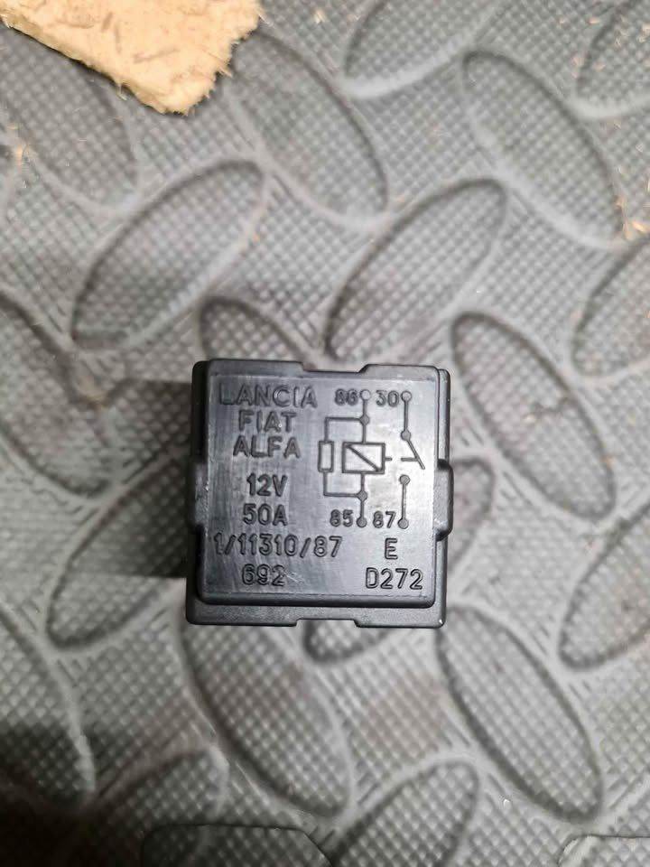 Lancia Fiat Alfa 4-Pin 50 Amp Black Relay 1/11310/87 E D272 12V 50A 692