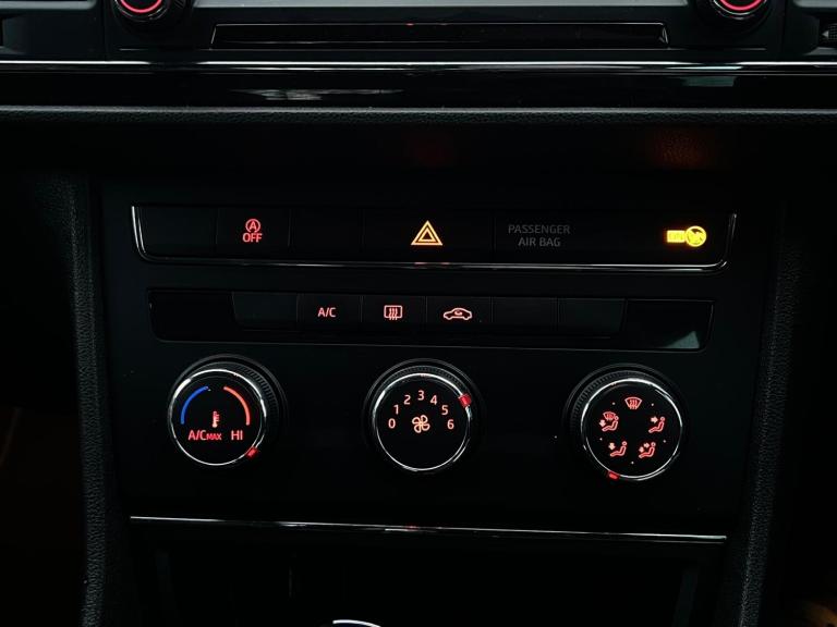 2016 SEAT Leon 1.6 TDI 110 SE Dynamic Technology 5dr DSG HATCHBACK Diesel Automatic