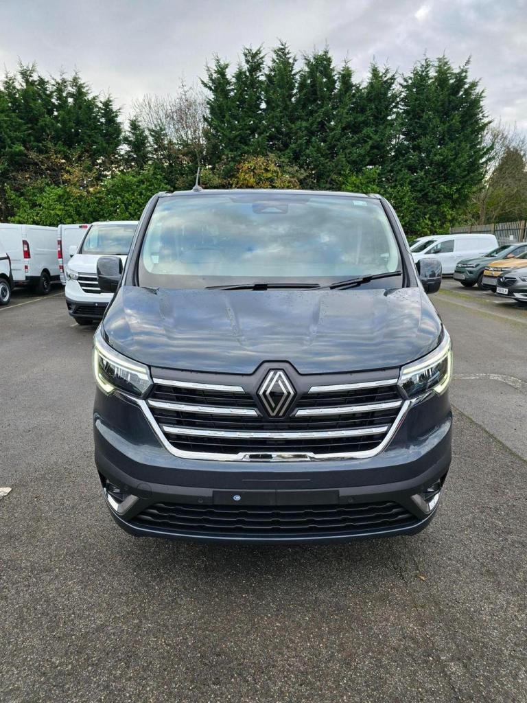 RENAULT TRAFIC LL30 LWB EXTRA SPORT 6 SEAT CREW VAN AUTO GEARBOX  ** BRAND NEW**