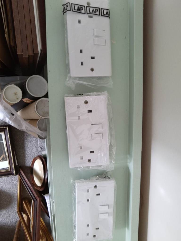 Double plug sockets x3