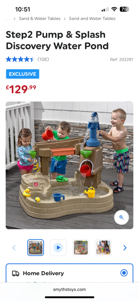 Large water play centre 